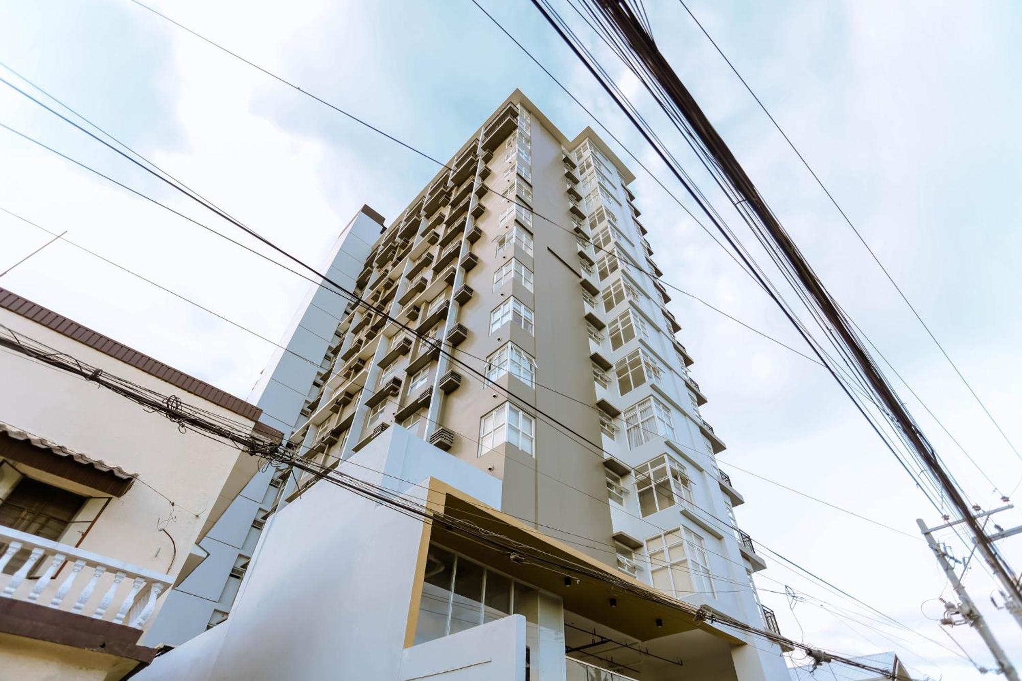 Staycation Minimalist With Rooftop Pool And Netflix Apartment Cebu